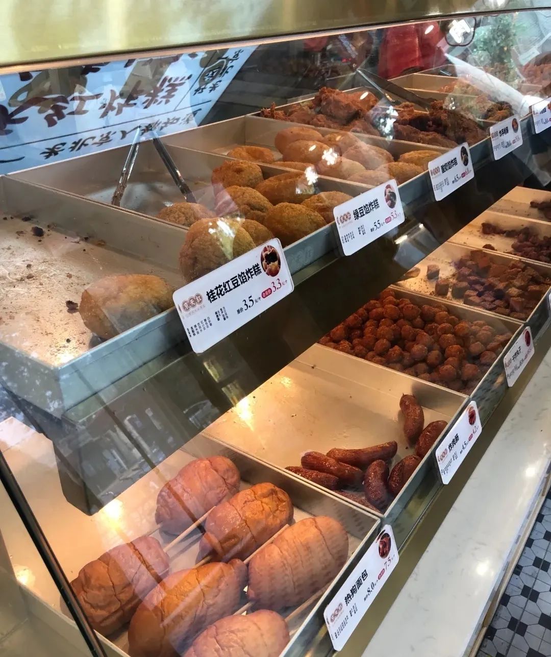 社區(qū)餐飲新模式？“主食+炸貨+鹵味+中式點(diǎn)心”……