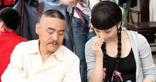 他是国家一级演员，离婚带儿子净身出户，最穷时全身上下只剩六百