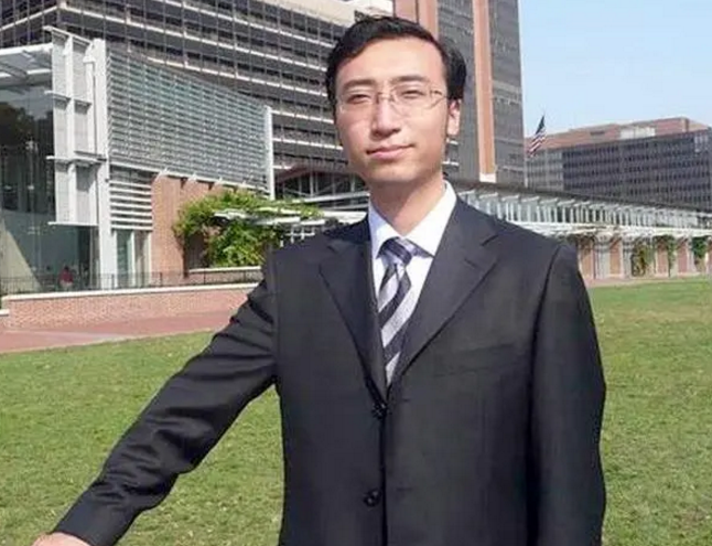 学霸手握清华和北大毕业证，2次找工作被拒绝，结果去中学教书