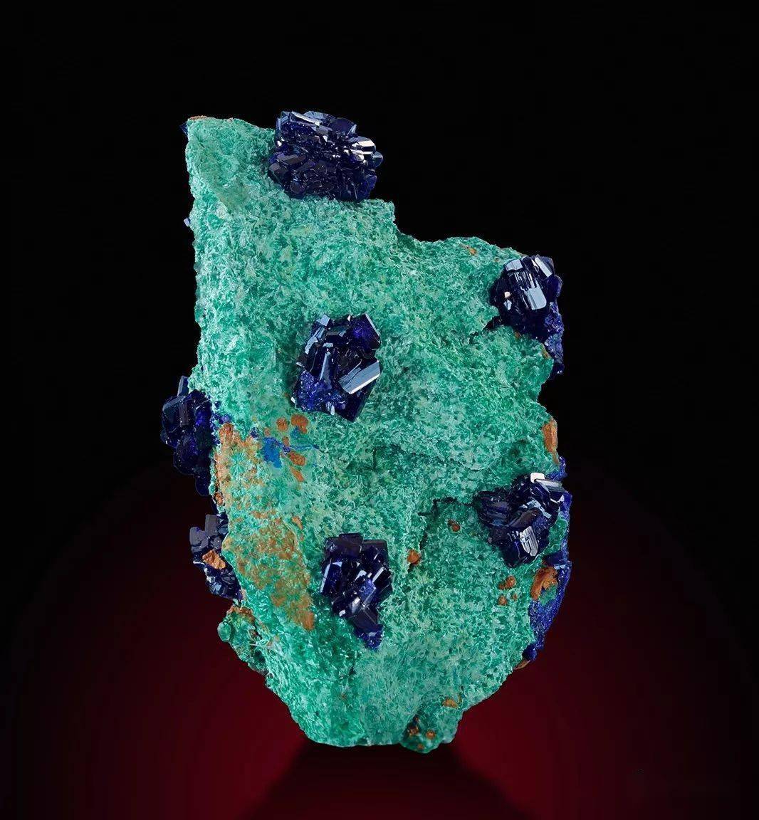 科学家确立一全新矿物分类系统，将有助于解读地球、寻找地外生命