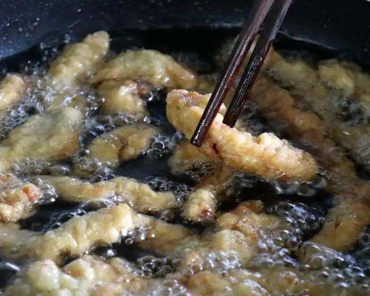11款小酥肉对比测评，这款巴适得板，肉厚不柴