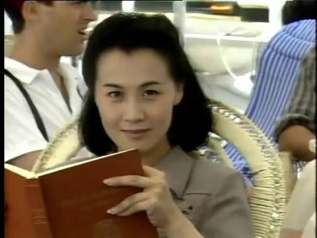 《围城》名声败坏的"坏女孩"鲍小姐,给女生们上了这清醒的3课