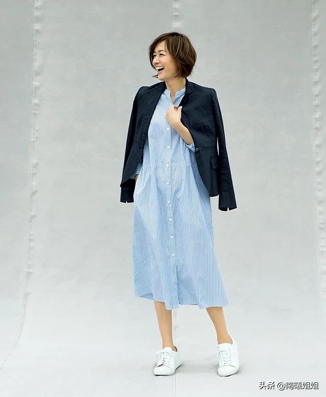 这是我见过最优雅的50+妈妈，不露腰不秀腿，却比明星还有气质