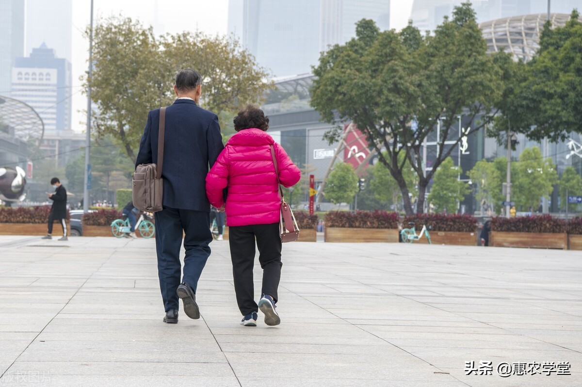 农村养老保险只交15年，满60岁以后每月能领多少养老金？一文解惑