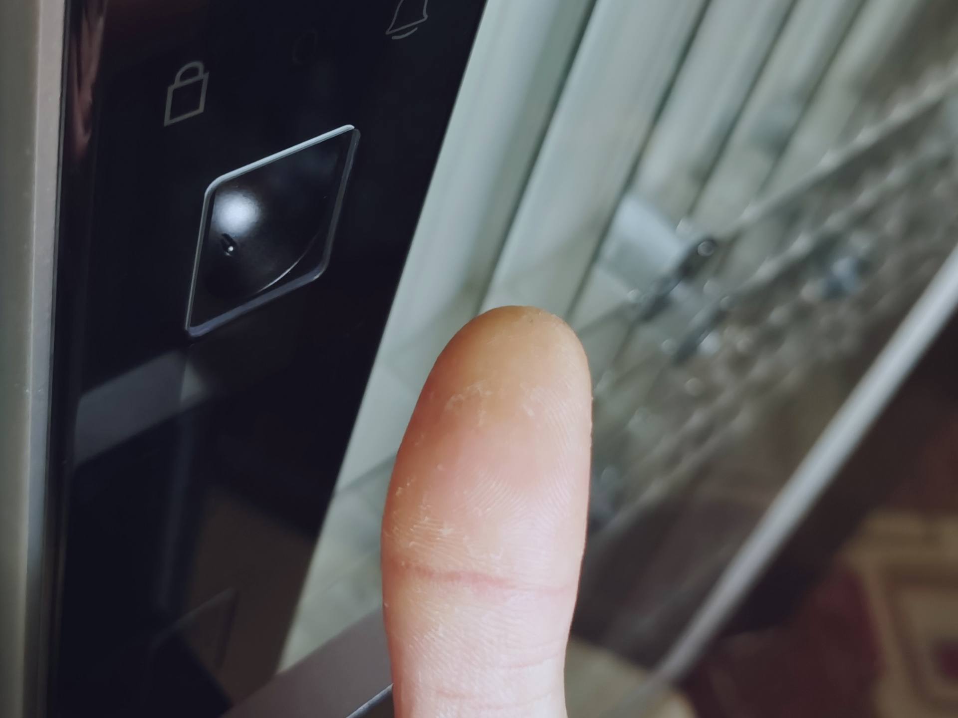 精準識別，指靜脈智能門鎖更好用嗎？看先鋒親自體驗的結(jié)果