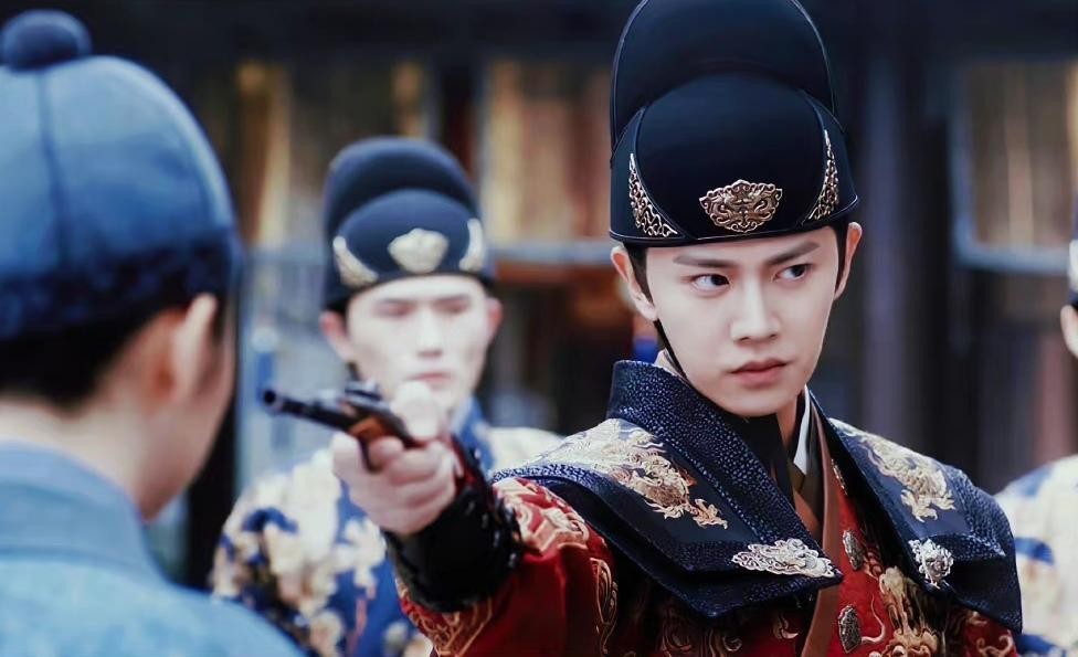 穿飞鱼服我只服这11位男星！穿上后个个化身为万人迷，霸气侧漏