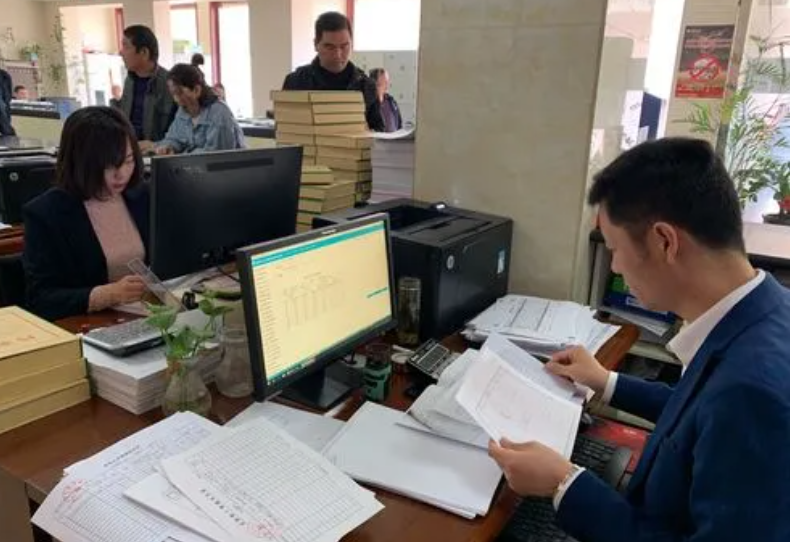 事业单位迎来变化，部分编制岗转为合同工，少数教师也包含在内