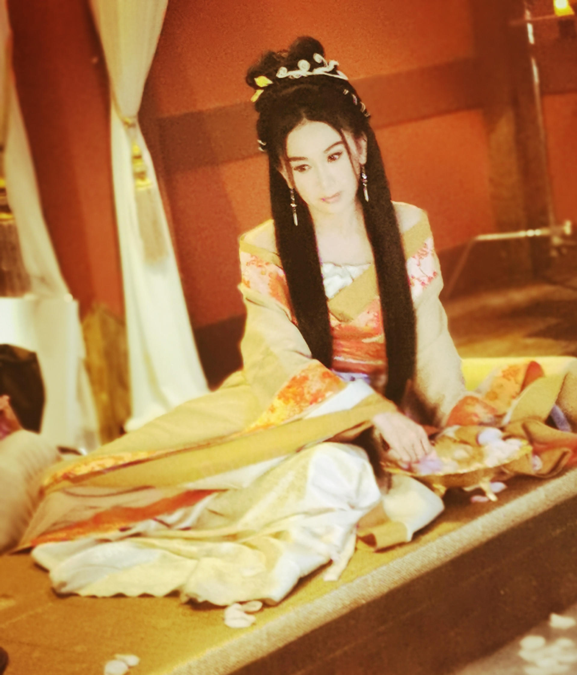 女星再扮经典角色：王艳上演回忆杀，关晓彤空姐装梦回“你叉叉”