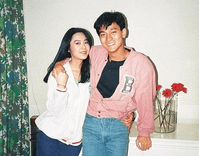 刘德华的第二任女友是喻可欣.两人相恋三年,因生活矛盾分手.