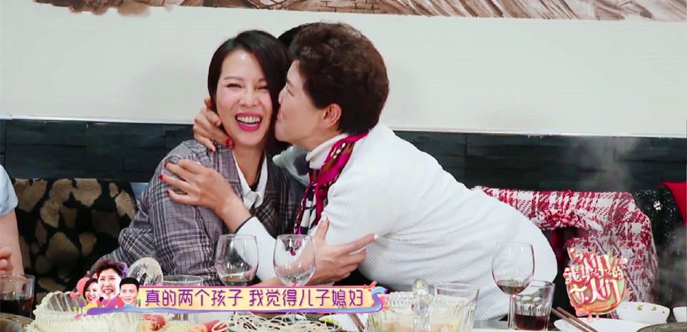 女星嫁“小老公”，被嘲像母子、婆婆公开嫌弃，后悔曾经的选择吗