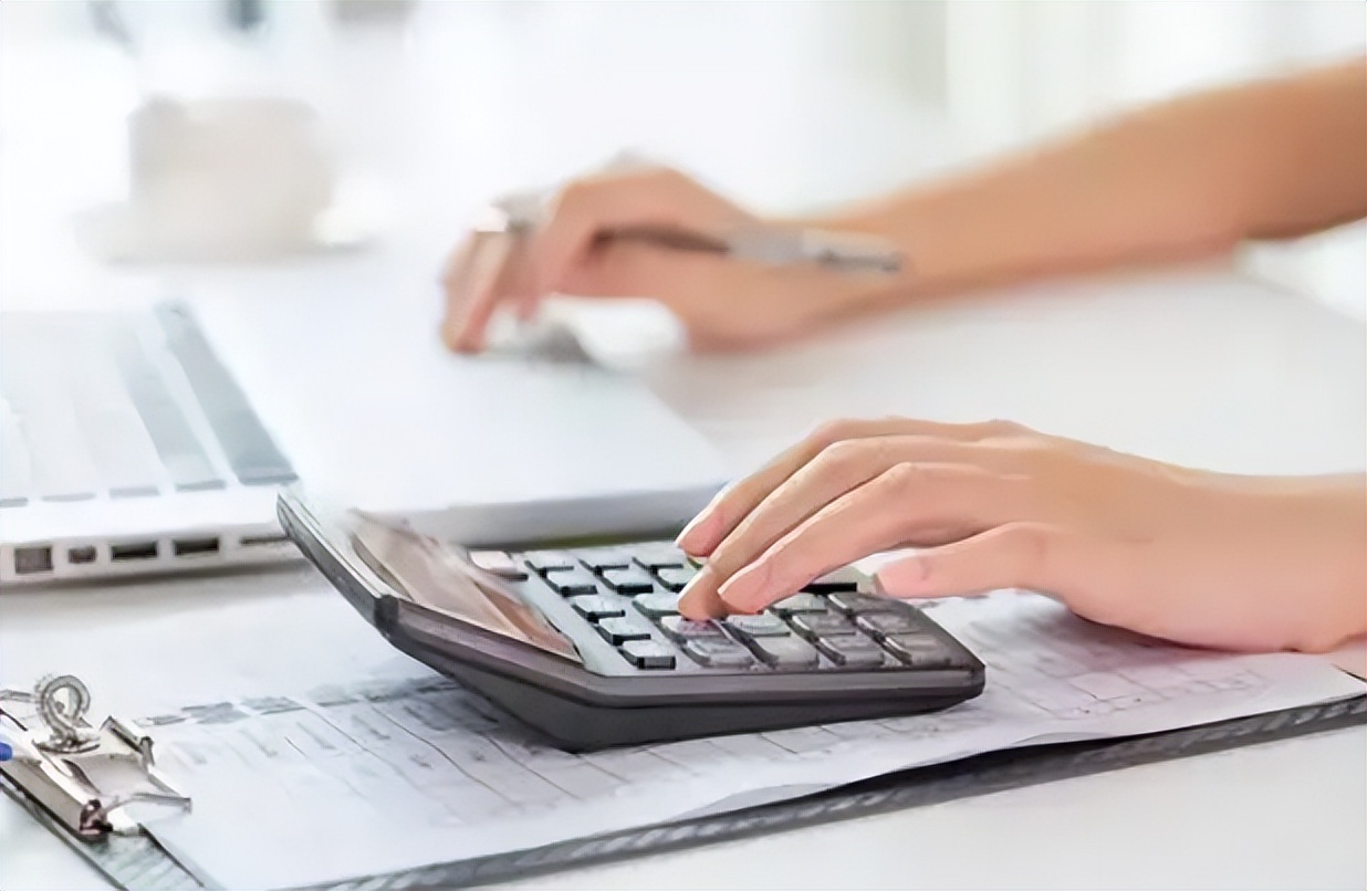 会计工作也算“铁饭碗”？过来人说出原因，网友：还真是