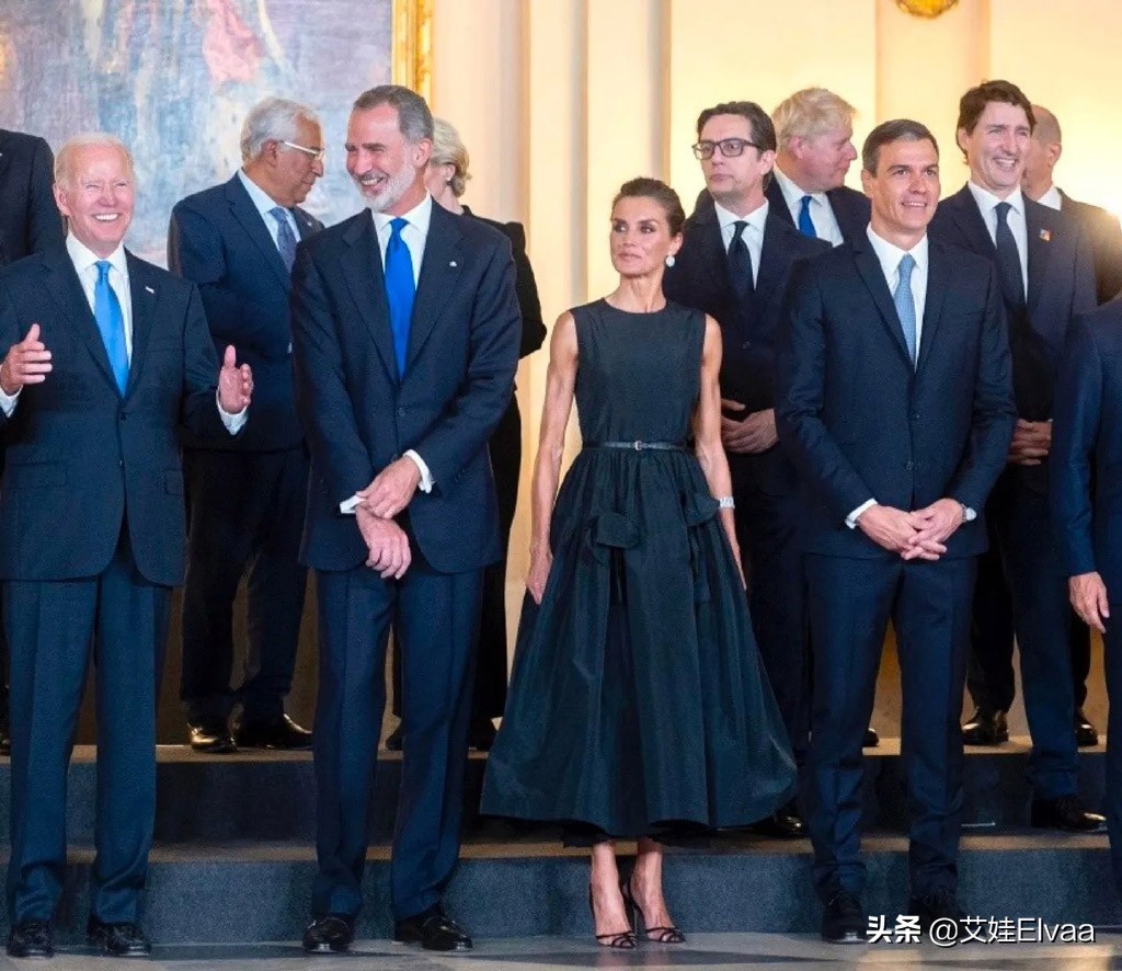 莱蒂齐亚成北约首脑晚宴大赢家！梳背头成国际脸，新造型彻底封神