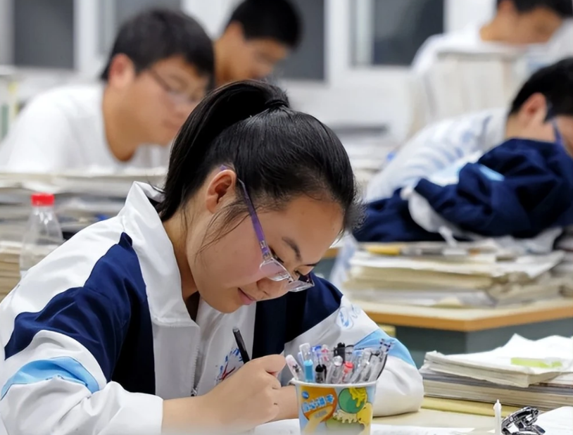 今年高考生的好消息，2022或成为“高考小年”，分数线有望下降