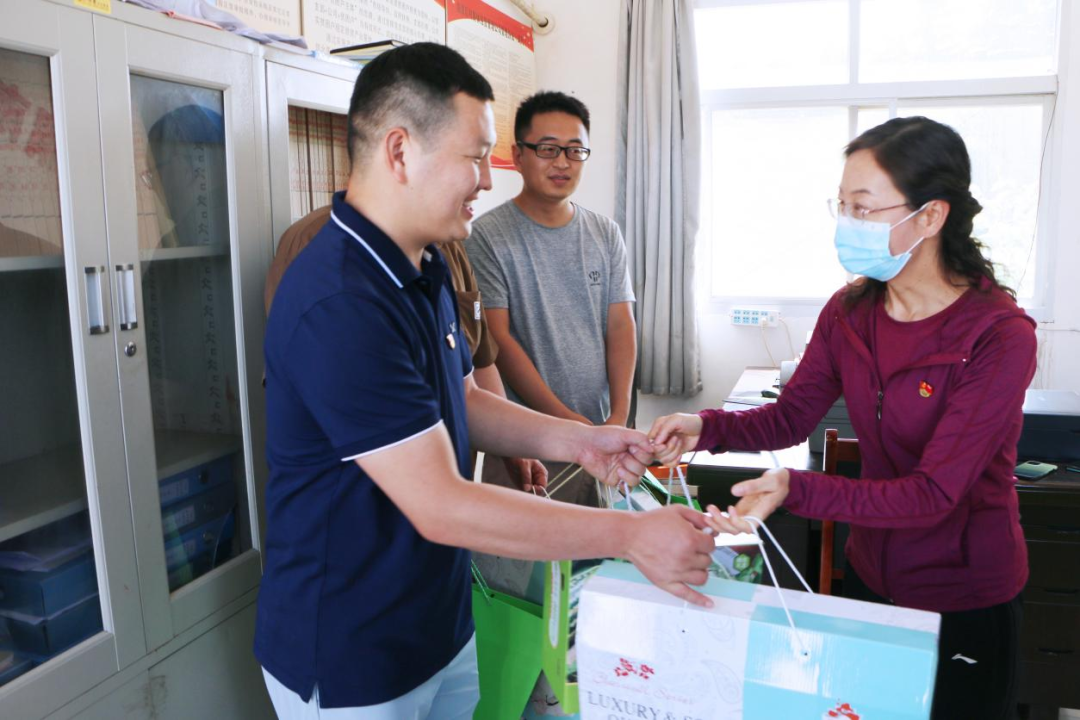 渭南市第二医院“我们的节日·端午节”义诊及慰问活动走进明星村