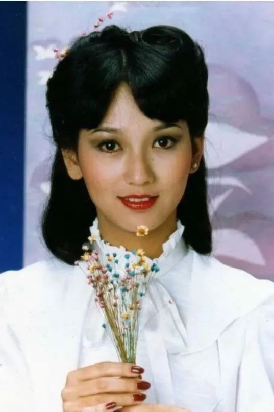 12位年过50的美人今昔颜值对比：有人还敢演丫头，有人整容致脸崩
