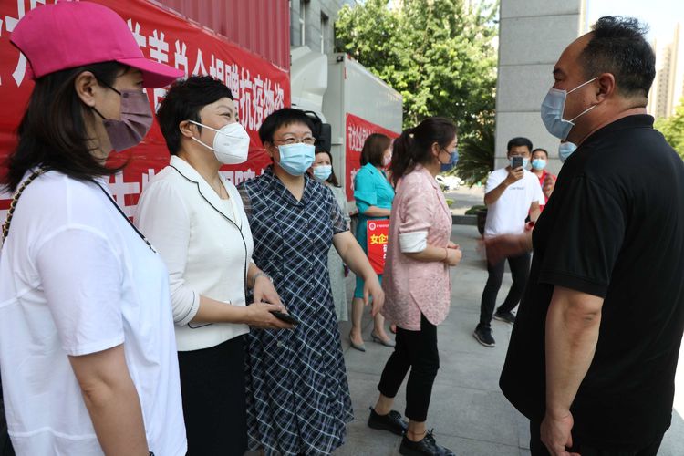 驻马店市女企业家协会向开发区慈善总会捐赠3万余元抗疫物资