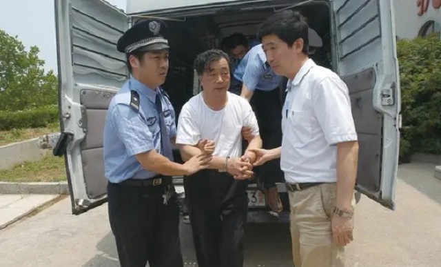 2007年，济南一高官退休前闹市炸死情妇