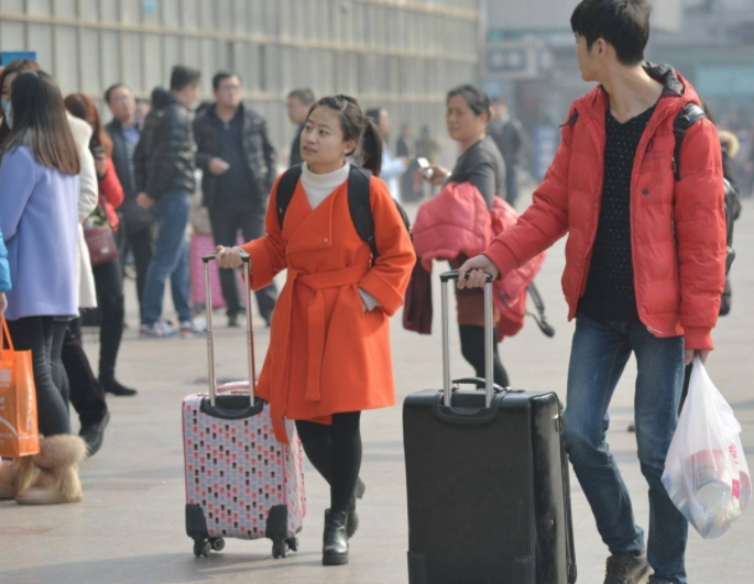 “不想放假”，大学生含泪吐槽的背后，原因让家长沉默不语