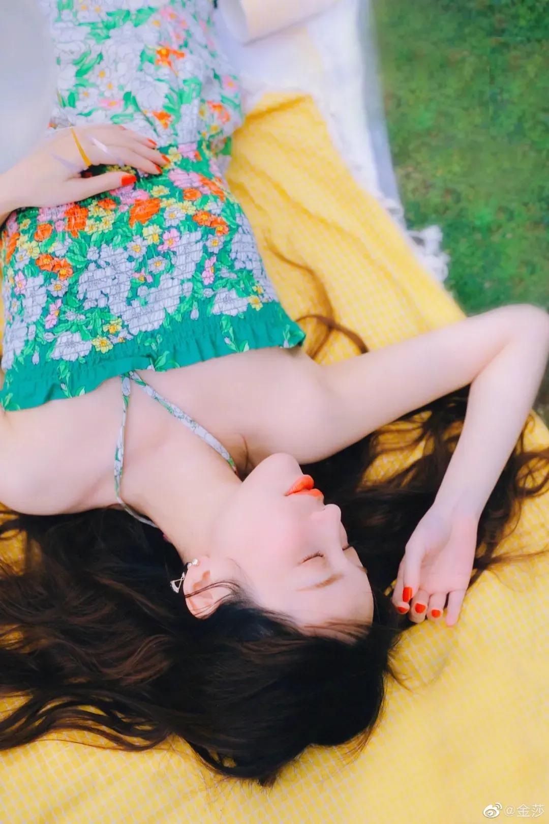 金莎｜四十依旧宛若少女，时间好像把她忘了