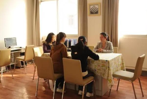 00后青睐的十大专业，法医学排名第二，榜首竟是“冷门专业”