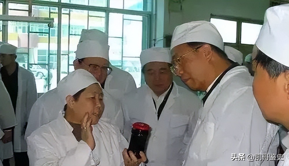 75岁老干妈再出山，收拾两个“不争气”的儿子，晚年基业恐难守住