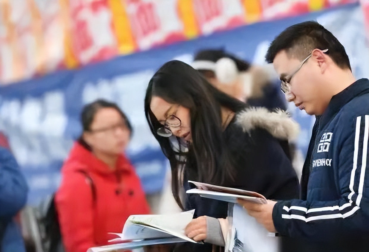 大量三本学生考公上岸，却未见985学生身影，这是为何？