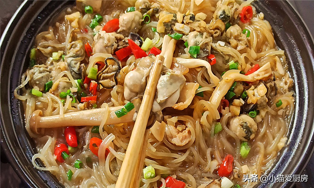 用蒜蓉粉丝蒸煲生蚝，3斤都不够吃，鲜嫩多汁入口那一刻太过瘾了