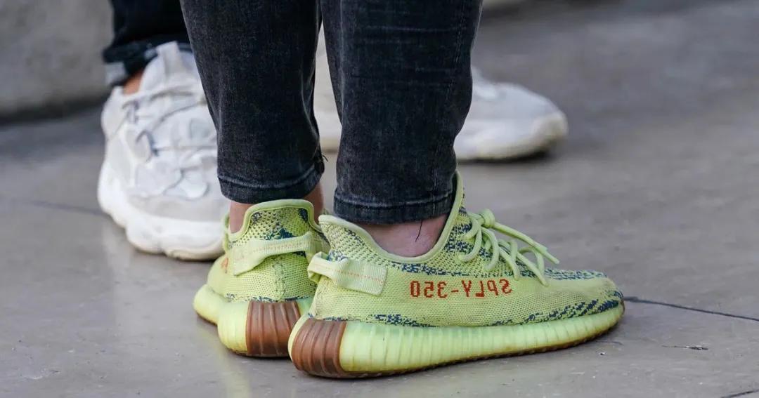 阿迪达斯在抖音发售一万双YEEZY