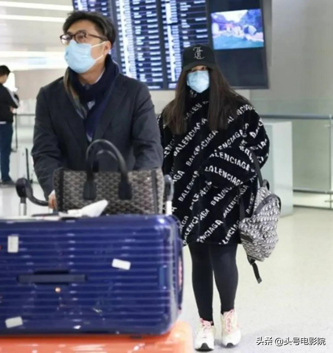 黄多多16岁戴金链涂眼影,爸爸萌娃早熟!曹格女儿11岁露肩画眼线