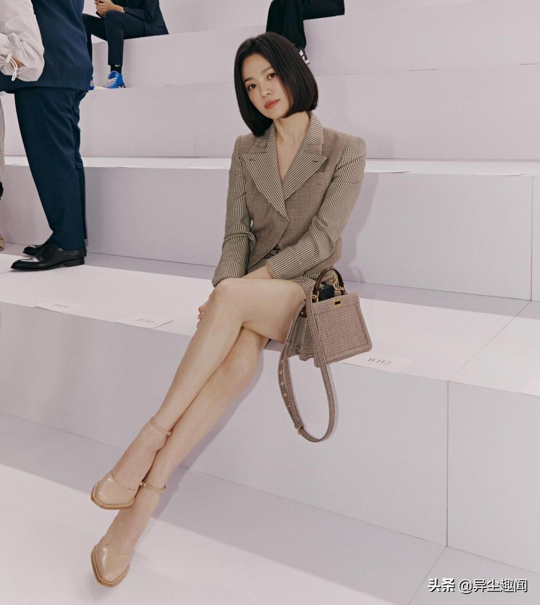 宋慧乔巴黎行5套造型一次看!没有曝光的西装套装气场全开