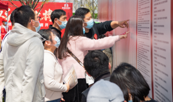 都会江来府┃热度赶超核心区！首开热销5亿，两年再现摇抢红盘