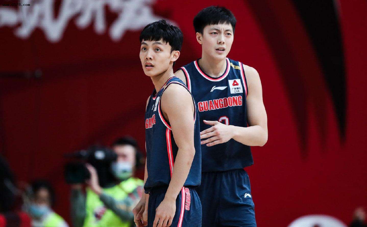 赵睿获600万顶薪,徐杰签童工合同,胡明轩最憋屈)