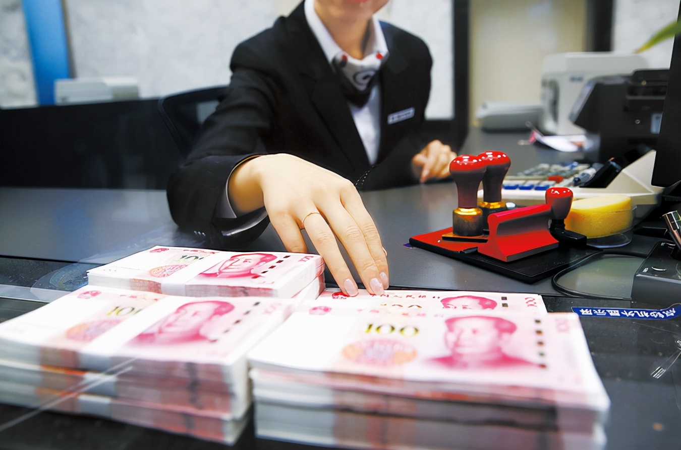 中国银行工资多少钱一个月（银行工资多少钱一个月）