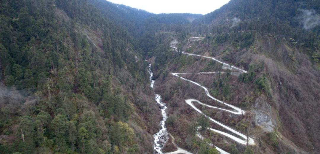 中国最难修建的五条道路，有的修了半个世纪，有的耗资近300亿