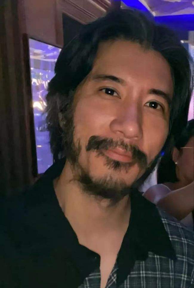 王力宏私通“人妻”身份成疑，李靓蕾辟谣范玮琪，未为徐若瑄站台