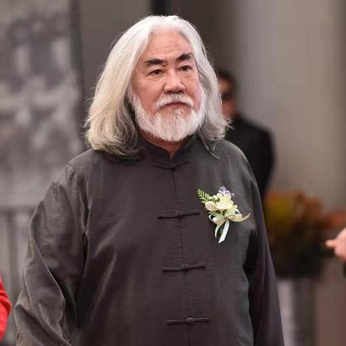 “著名导演”张纪中：三婚娶80后美娇娘，他的人生真的完美了？