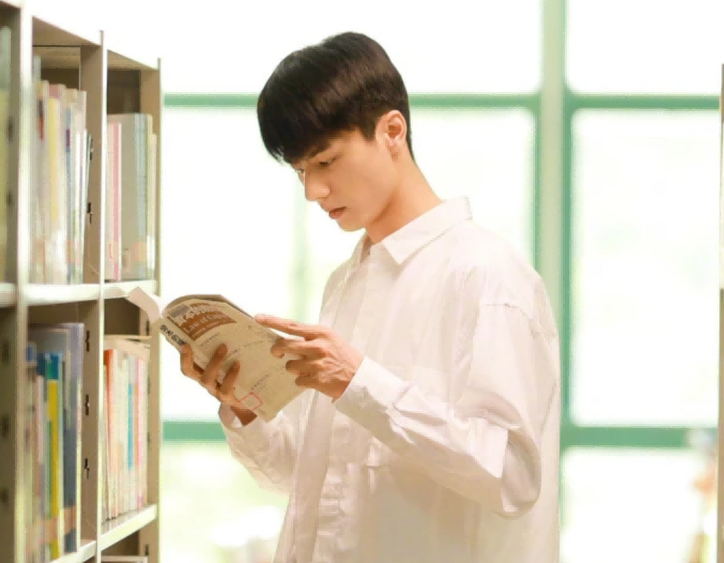 身高超185的10位男星，个个“鹤立鸡群”，不用自欺欺人谎报身高