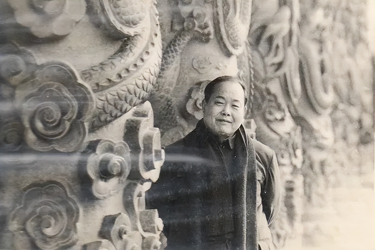 纪念孔孚 自曲阜、济南来，必将走向世界和未来——访谈孔德铮大姐