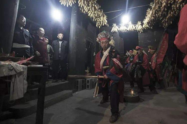 2017年,湖南22岁妙龄少女婚礼上失踪,找到时新郎被吓昏,这是为何?