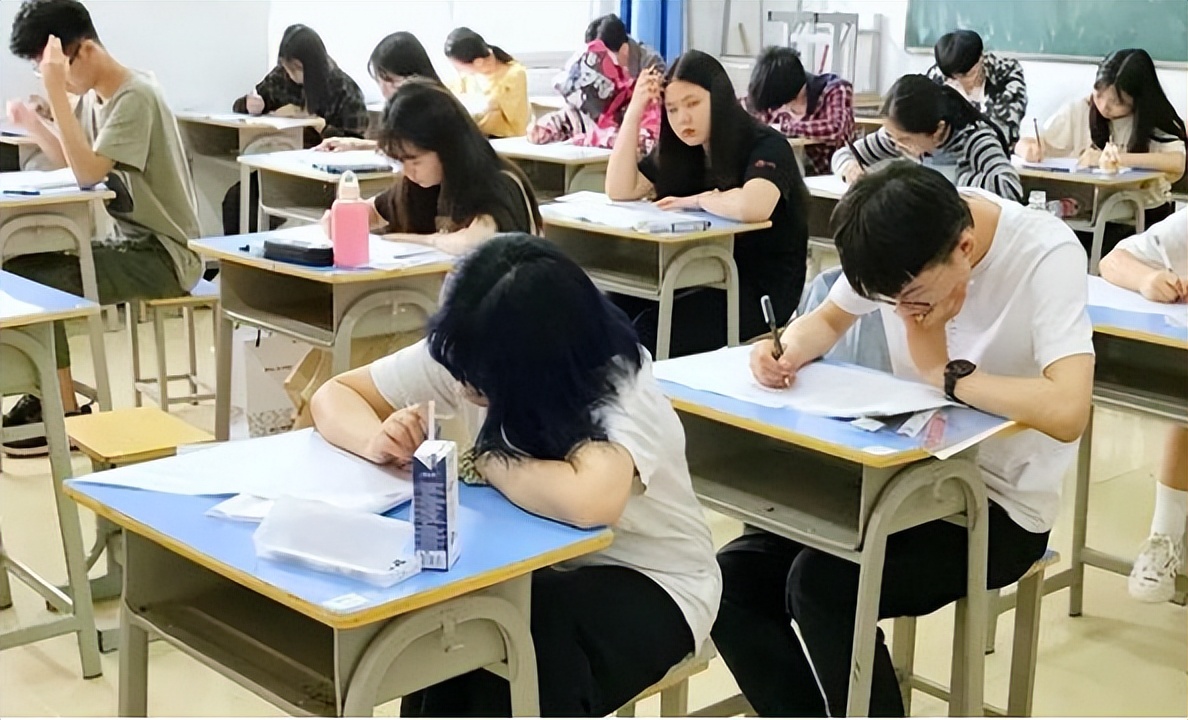 为啥高考规定用2b铅笔？看过扫描试卷心中有数，不当回事真吃亏