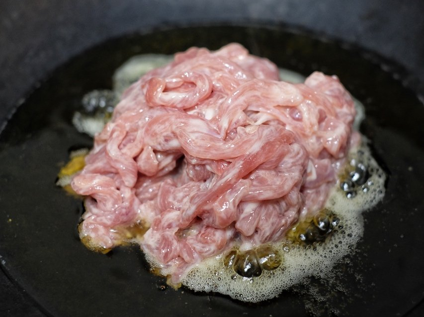 如何炒出嫩滑不老的京醬肉絲？ 大廚親自示範，鹹甜適中，醬香濃郁