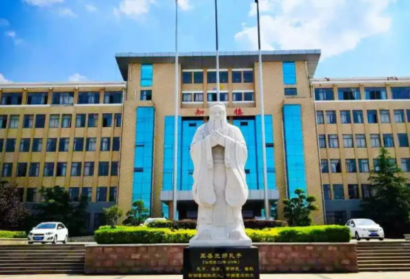 山东某“专本混合”高校，大学生过得“水深火热”，泡面也吃不起