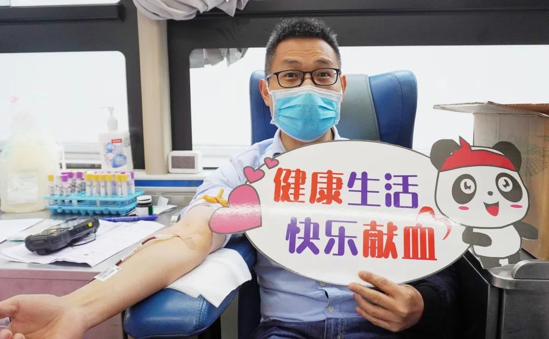 「白衣传情，为爱之名」犍中医无偿献血28100ml