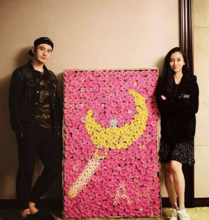 明星结婚纪念日过法有多夸张？有人摆名酒示爱，有人互送古董珠宝