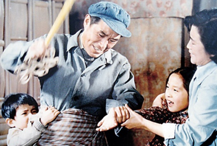 牛犇，资助百位学生，与初恋相守60年，晚年住养老院，令人泪目