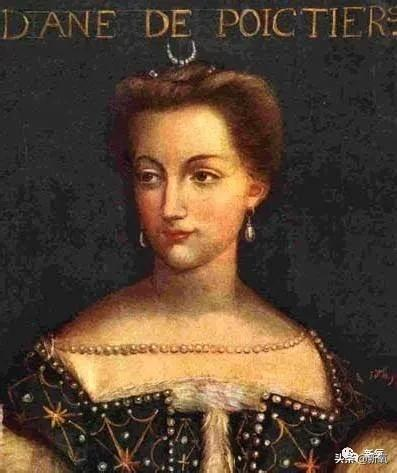 欧洲中世纪的女性为了美有多疯狂？