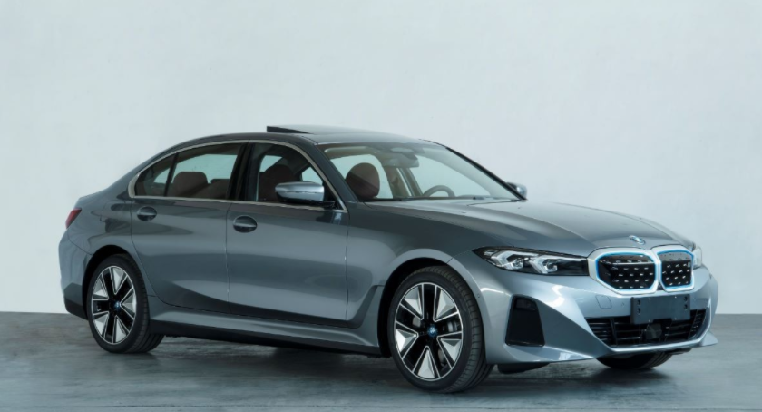 不像宝马5系，也不像宝马7系！新款宝马3系只做自己，内外大升级