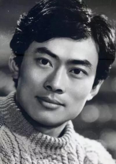 老戏骨王诗槐，离异，一个人照顾病中儿子，20年后遇初恋儿女双全