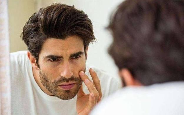 反应男性衰老的标志是什么？“1臭2大2小”，男性要有所了解