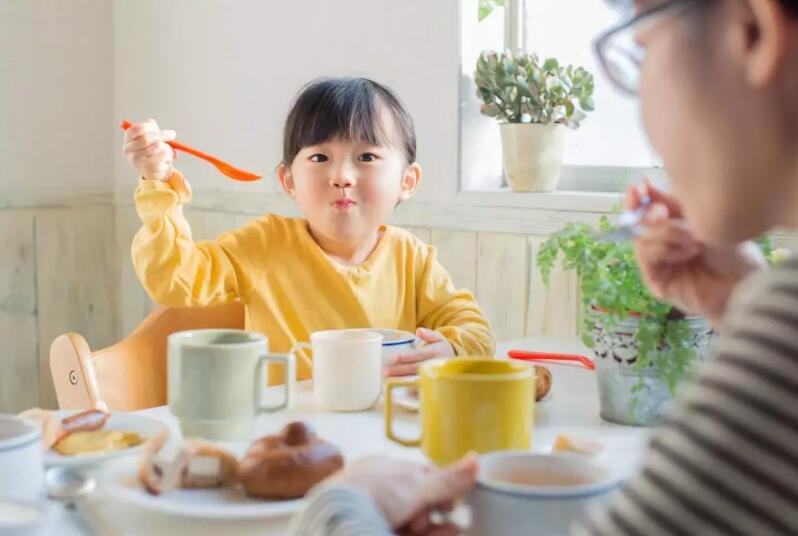 孩子再小也能照顾自己，2到20岁分龄教养法，让孩子远离妈宝娃